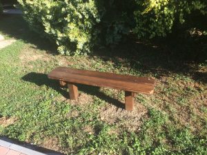 Támla nélküli pad