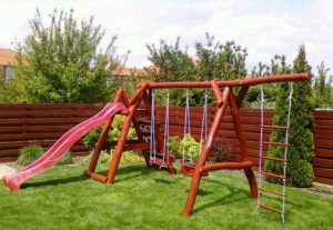 Két hintás magánkerti kombinált hinta csúszdával és kötéllétrával