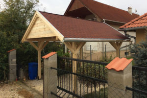 5×3 alapterületű 12×12 anyagból készült zsindely nyeregtetős kocsi beálló,